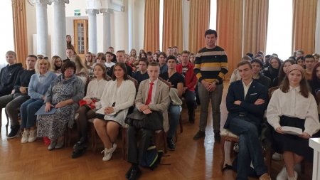 На очередном заседании Исторического клуба старшеклассники и студенты больше узнали об истории СССР в 30-е годы